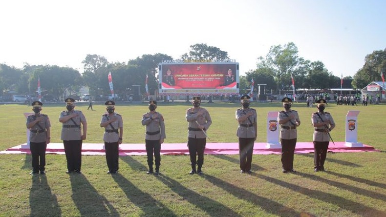 Pimpin Sertijab 2 Kapolres, Ini Pesan Kapolda NTB