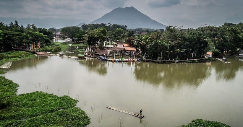 Indahnya Desa Cangkuang di Garut, Unik Ada Candi Tersembunyi di Tengah Danau