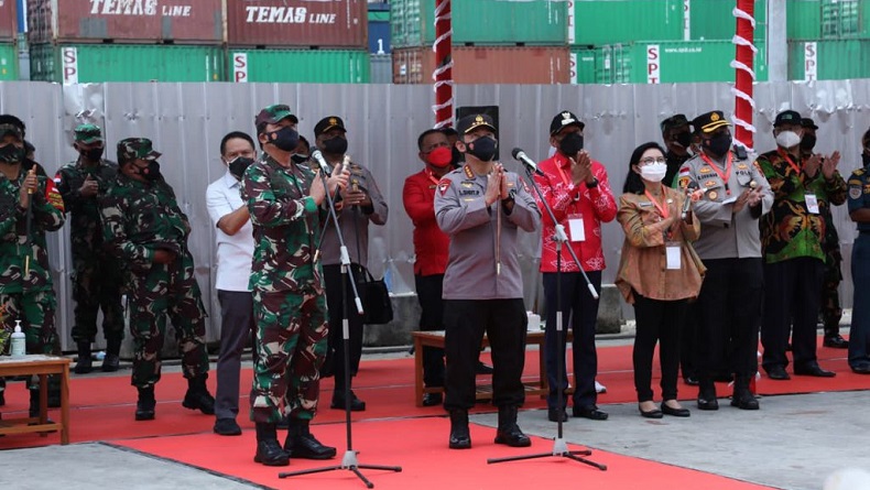 Panglima TNI Bersama Kapolri Tinjau Isolasi Apung Terpusat KM Tidar di Jayapura