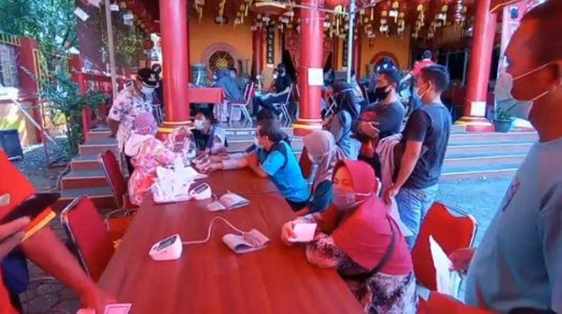 Ratusan Warga Pati Semangat Ikuti Vaksinasi Covid-19 di Klenteng 