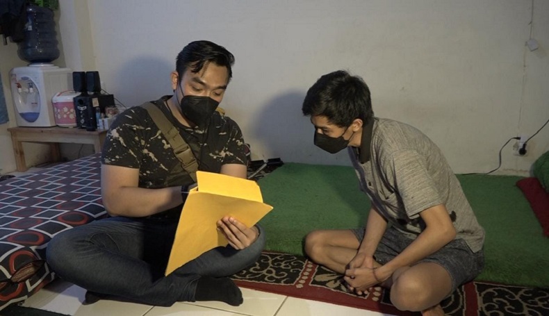 Ditangkap, Pelaku Penipuan Modus Catut Nama Jokowi Digiring ke Polres Jakbar