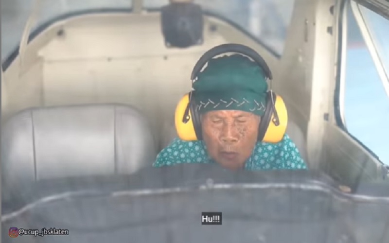 Mantap, Mbah Minto YouTuber Terkenal asal Klaten Kendarai Pesawat: Terbang Dulu ah