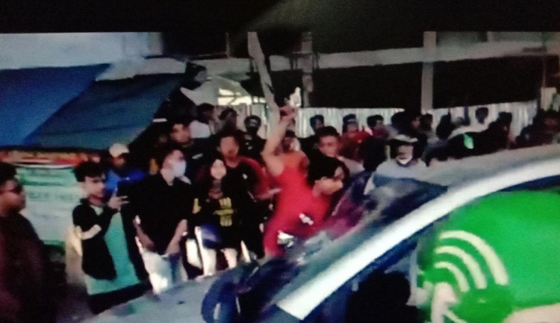 Tabrak Pemotor, Sopir Avanza di Garut Nyaris Diamuk Massa 