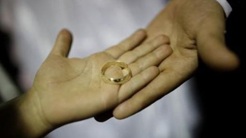 Gegara Ikut Vaksinasi Covid-19, Perempuan Ini Terancam Dicerai Suami