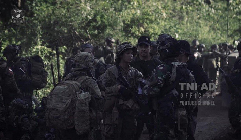 Momen Wonder Woman TNI AD dan US Army Bertemu di Hutan Rimba Baturaja