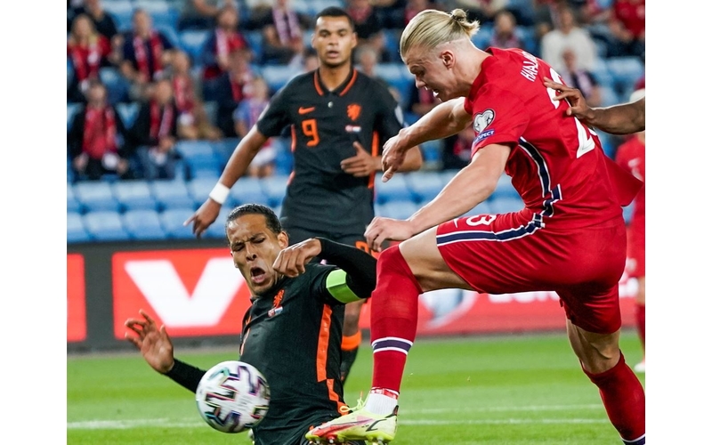 Hampir Patahkan Jari Virgil van Dijk, Ini Pengakuan Erling Haaland