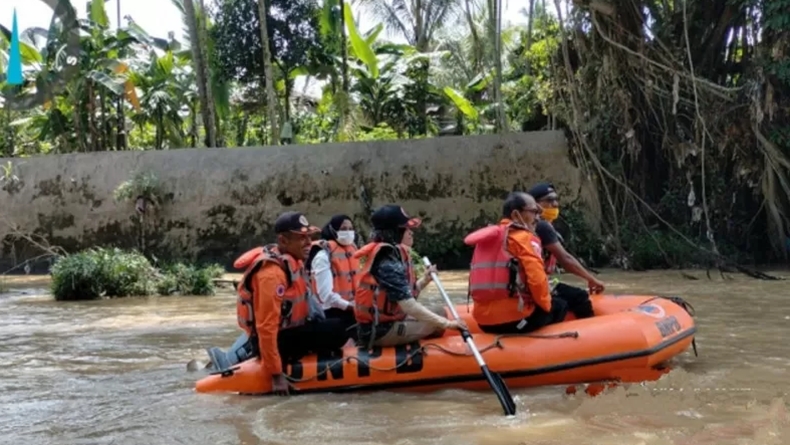 Susur Sungai, Petugas BPBD Temukan 6 Wilayah Rawan Banjir di Solok