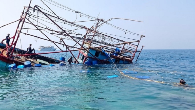 Kapal Nelayan Tenggelam di Perairan Selatan Pulau Pari