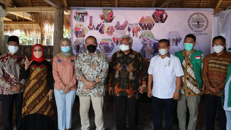La Nyalla Hadiri Launching Program Desa Emas, lalu Temui Kyai Kampung se-Lampung