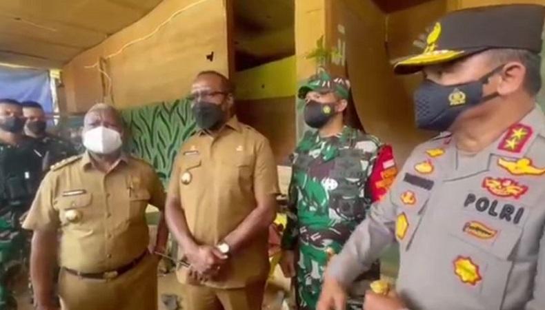  Jenderal Ini Menitikkan Air Mata saat Tinjau Lokasi Gugurnya 4 Prajurit TNI