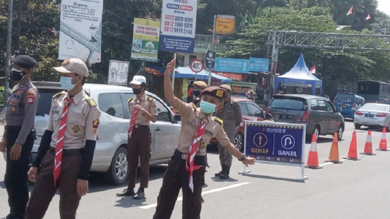 Pramuka Ikut Dikerahkan Awasi Ganjil Genap di Bogor 