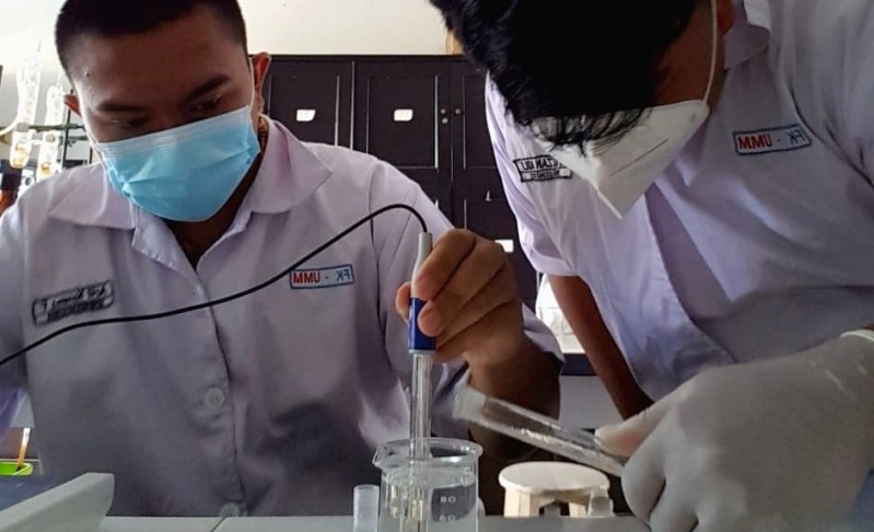 4 Mahasiswa UMM Berhasil Ciptakan Sarung Tangan Pencegah Saraf Terjepit 
