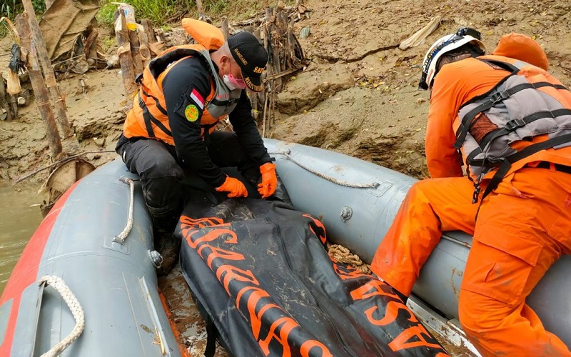 Ibu Rumah Tangga Ditemukan Tewas Terseret Arus Sungai Walannae Wajo