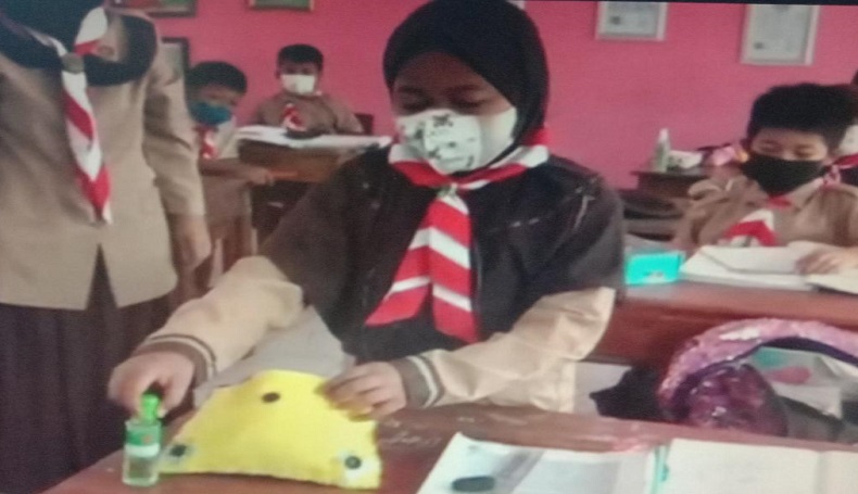PTM Terbatas Dimulai di Purwakarta, Siswa Harus Bawa Dompet Sehat