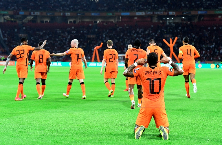 Belanda Pesta Gol 6-1 ke Gawang Turki, Memphis Depay Cetak Hattrick