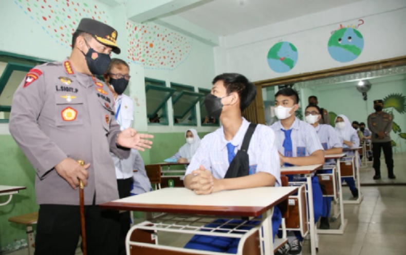 Tinjau Serbuan Vaksin di Kalbar, Kapolri Tekankan Penguatan Prokes dan Percepatan Vaksinasi