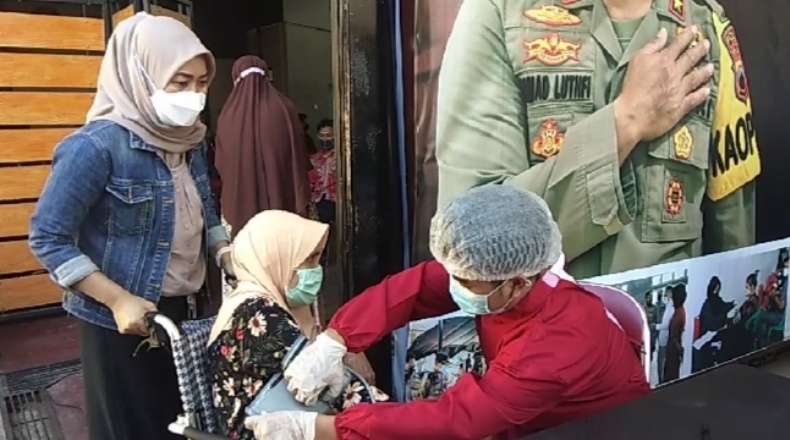 Nenek Usia 94 Tahun di Salatiga Semangat Ikuti Vaksinasi Covid-19 
