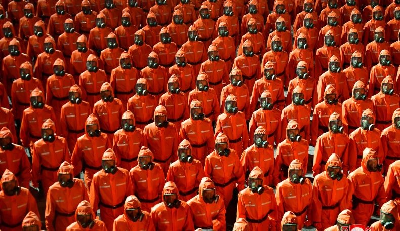  Pemerintah Korut Pamerkan Tentara Anti-Virus Corona
