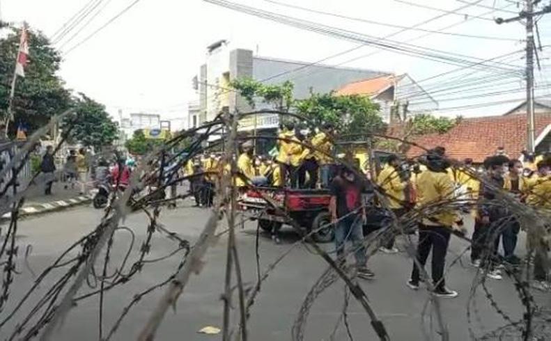 Pengukuhan Jaksa Agung Diwarnai Demo Ratusan Mahasiswa Unsoed