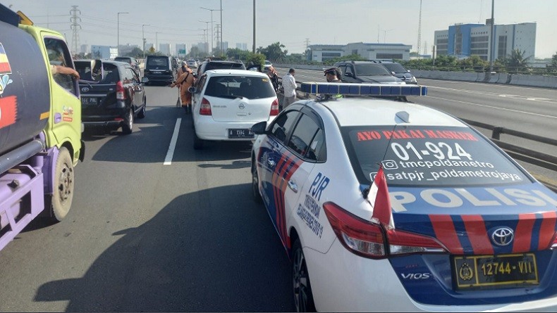 Kecelakaan di Tol KM 04+200 Cawang Arah Tanjung Priok, Lalin Tersendat