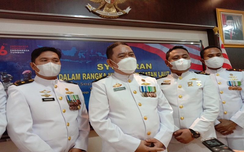 Rayakan HUT Ke-76 TNI AL, Lanal Palembang Gelar Serbuan Vaksin di Pesisir 