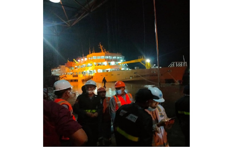 Truk Fuso Tercebur di Sungai Barito saat Masuk Kapal, Dua Orang Hilang
