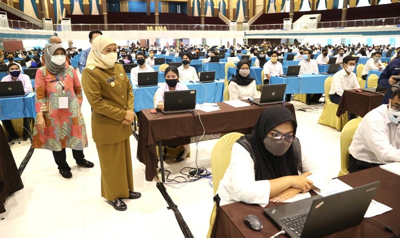 25.563 CPNS dan PPPK di Jatim Ikut Seleksi, Khofifah: Semoga Dapat Hasil Terbaik 