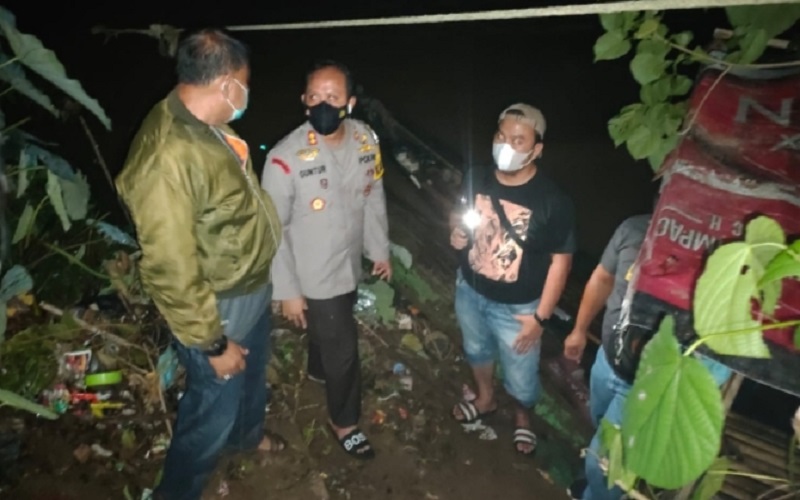  Digerebek Polisi saat Asyik Pesta Sabu, Pemuda Ini Terjun ke Sungai