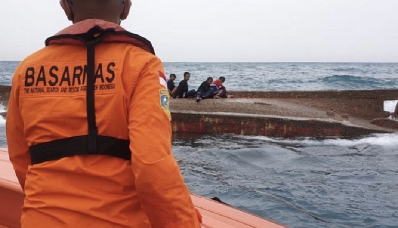 KM Elang Laut Terbalik di Perairan Pulau Damar, 1 Orang Tewas