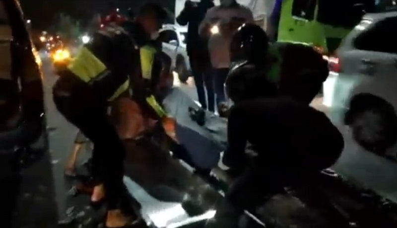 Berangkat Kerja, Pemotor di Sidoarjo Tewas Tertimpa Pohon Tumbang 