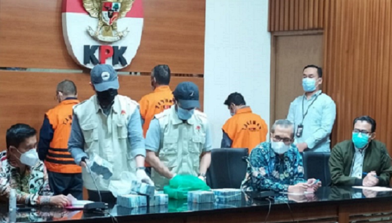 Tersangka Suap Proyek, Plt Kadis PU Hulu Sungai Utara Ditahan di Rutan KPK