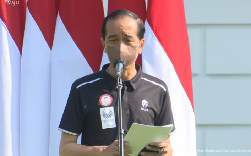 Jokowi Serahkan Bantuan Rp100 Juta untuk Legenda Bulu Tangkis Verawaty Wiharjo