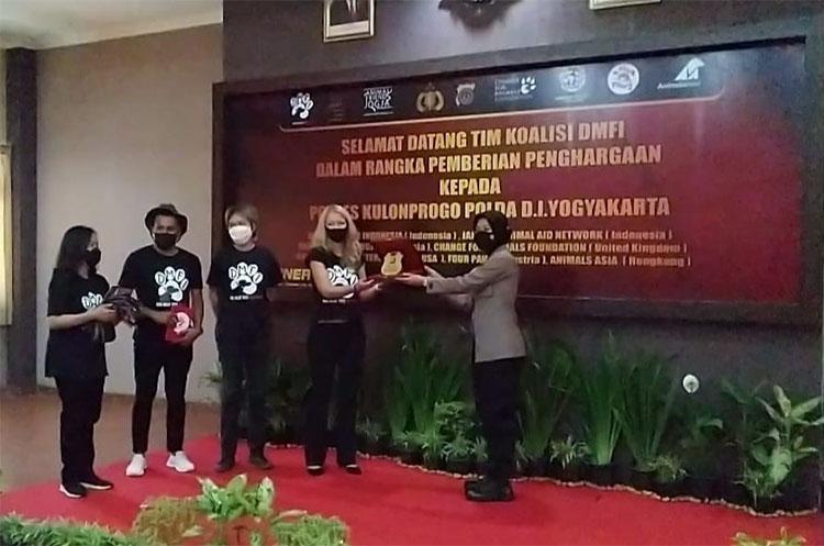 Tindak Perdagangan Anjing Illegal, Polres Kulonprogo Dapat Penghargaan dari DMFI