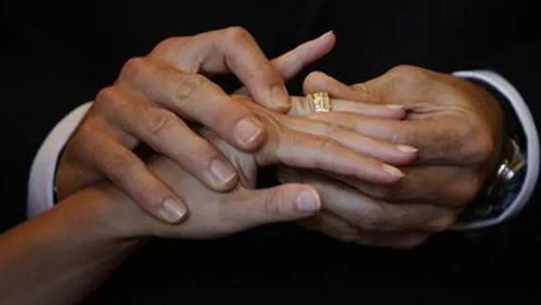  Pria Ceraikan Wanita yang Ternyata Mantan Simpanan Ayahnya