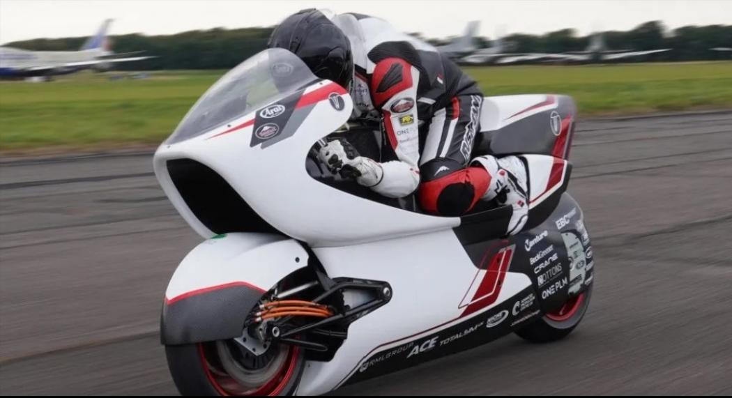 Kalahkan MotoGP, Motor Listrik Bertenaga Brutal Ini Mampu Menembus Kecepatan 402 Km per Jam