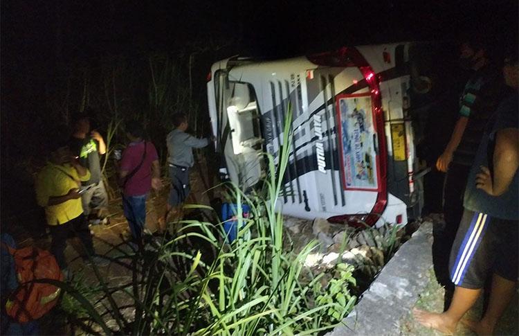 Usai Berwisata, Bus Rombongan Karyawan RSUD Semarang Terguling di Gunungkidul