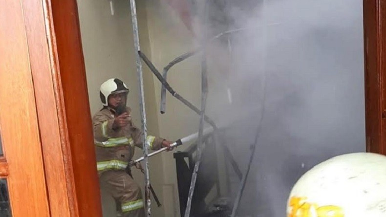 Korsleting Listrik, Rumah Warga di Kalideres Ludes Terbakar