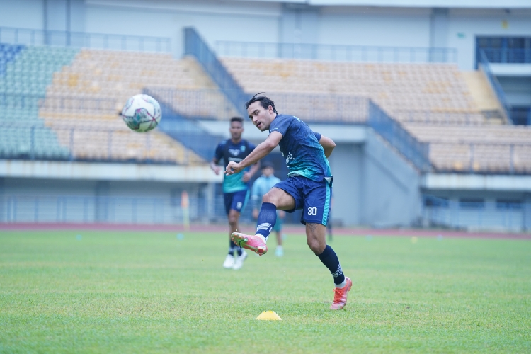 Ezra Walian Tinggalkan Persib Bandung, Gabung Persik Kediri?