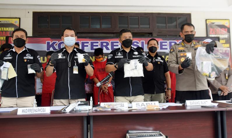 Ungkap Peredaran Sabu di 4 Lokasi Berbeda, Polda Jateng Tangkap 5 Tersangka 