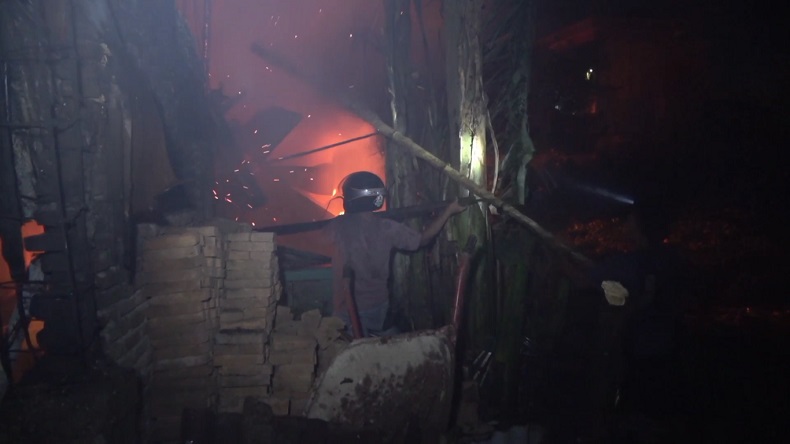 11 Rumah di Makassar Terbakar, Petugas Sulit Jangkau TKP karena Jalan Sempit