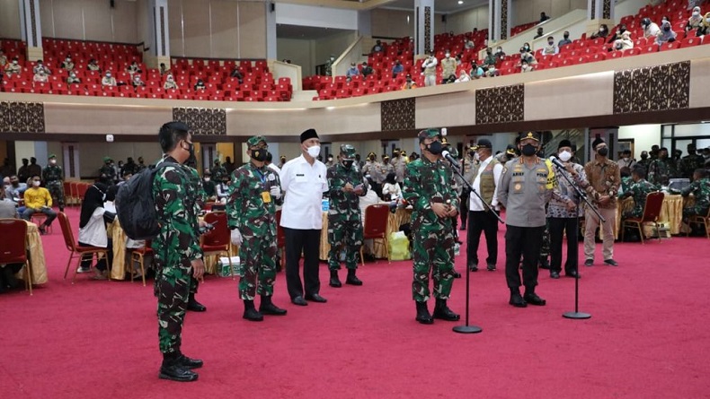 Cek Vaksinasi di UNP, Panglima TNI: Cegah Covid-19, Prokes dan Vaksinasi Sangat Penting