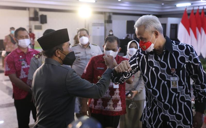 Momen Haru Petani Semarang Terima Sertifikat Redistribusi Tanah setelah Berjuang 21 Tahun 