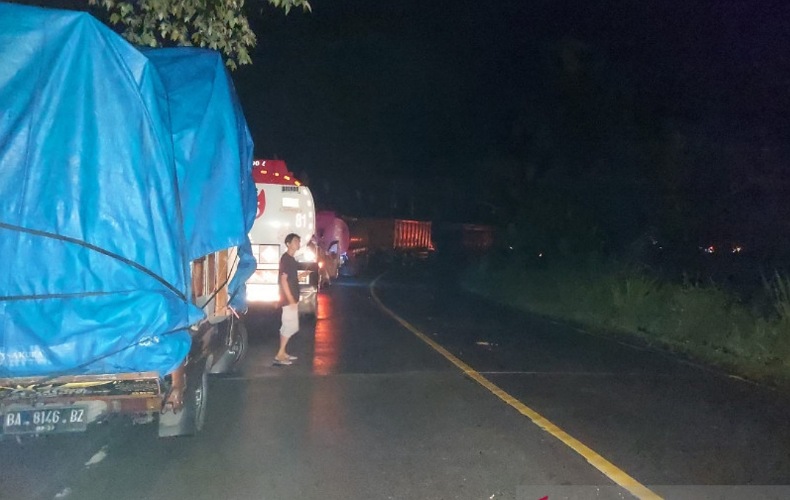 Longsor di Jalinsum Padang-Solok, Akses Jalan Lumpuh Total