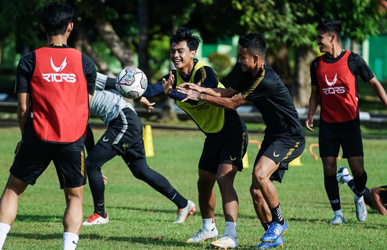 Jelang Hadapi Arema, Pemain PSIS Digembleng Latihan di Markas Yonif 305/Tengkorak