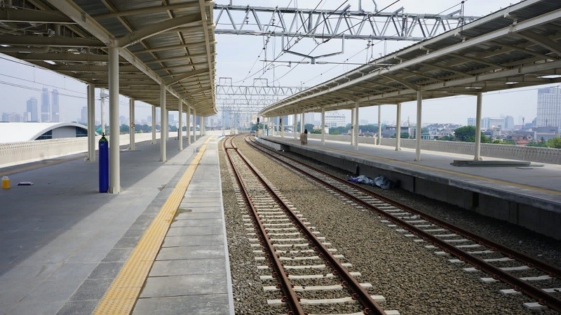 Jalur Layang Bogor Line  di Stasiun Manggarai Mulai Beroperasi Hari Ini