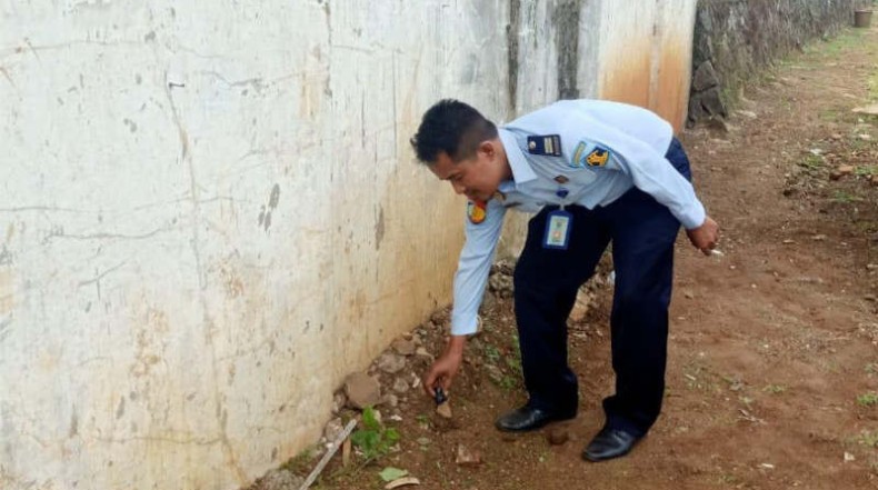 Penyelundupan Narkotika Modus Melempar dari Luar Penjara Terjadi di Lapas Klas I Semarang