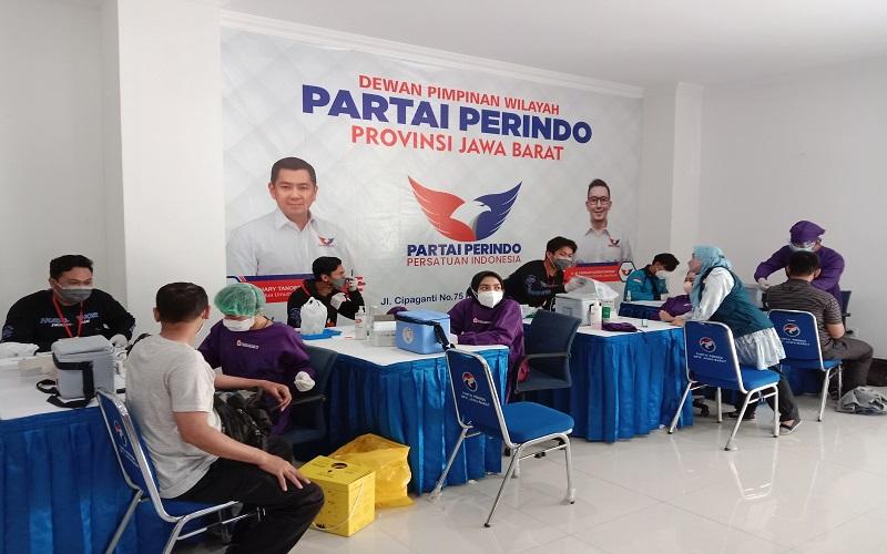 Warga Serbu Vaksinasi Massal Covid-19 Perindo Jabar, 1.000 Dosis Vaksin Ludes