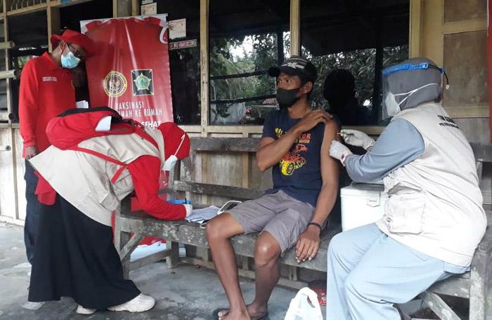 Susuri Persawahan dan Tegalan, BIN Lanjutkan Vaksinasi Door to Door di Kulonprogo