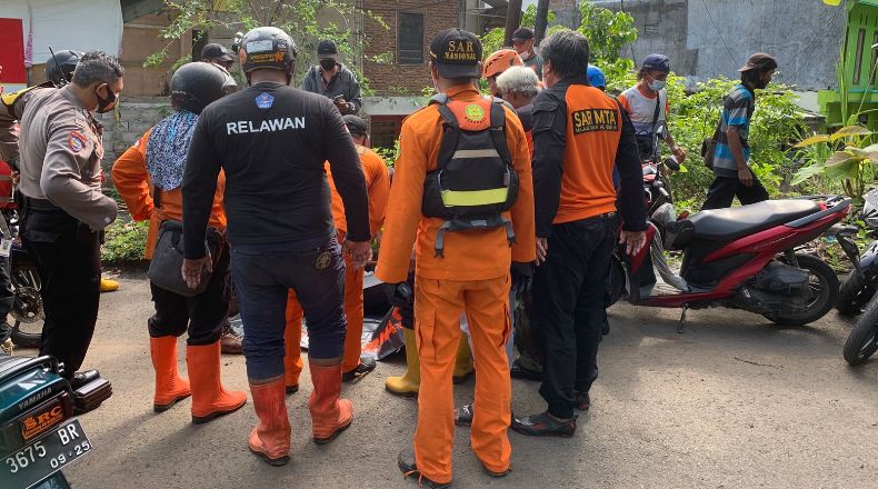 Bocah Hanyut di Selokan Jalan Baskoro Semarang  Ditemukan Meninggal Dunia 