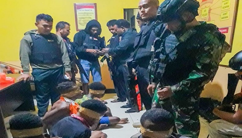  Dandim Pimpin Langsung Penangkapan 2 Pembunuh 4 Prajurit TNI di Posramil Kisor